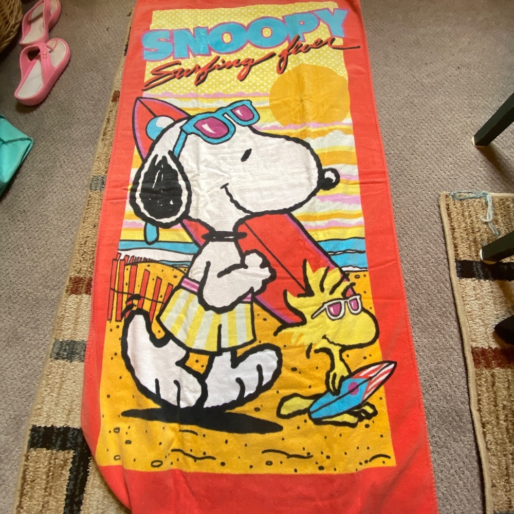 Snoopy surfing Fever Beach towel